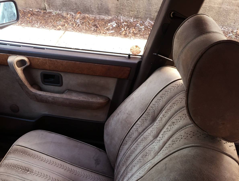 Illustration for article titled For $3,299, Does This 1985 BMW 745i Have Some Skin In The Game?
